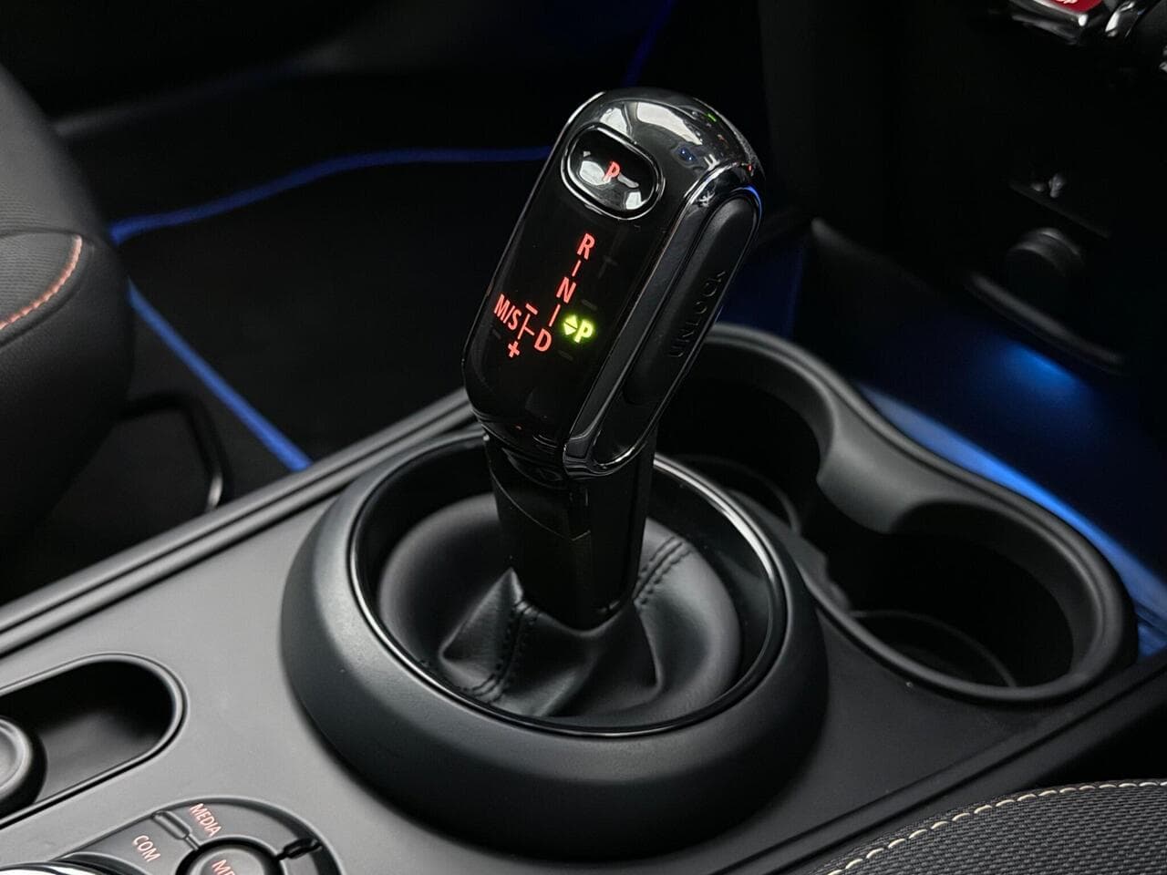 MINI Countryman thumbnail Interior Front