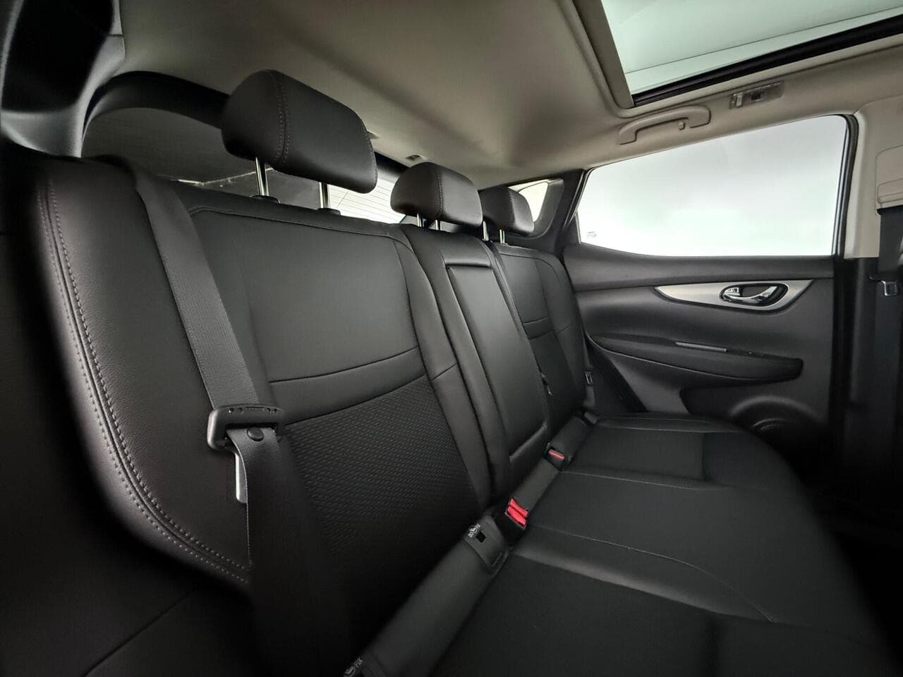 Nissan Qashqai thumbnail Seats Rear