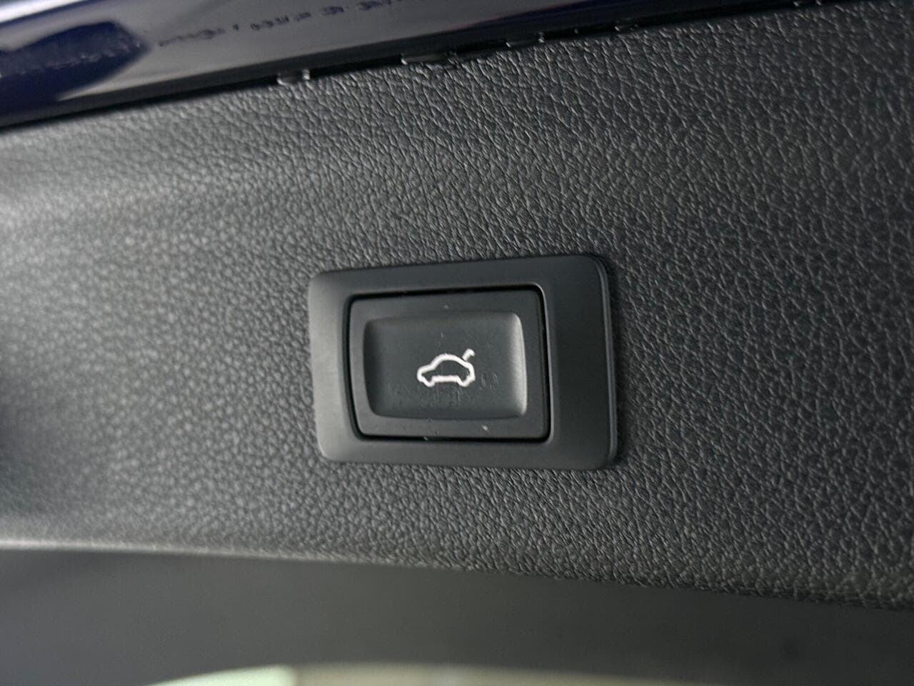 Audi Q3 thumbnail Misc Controls