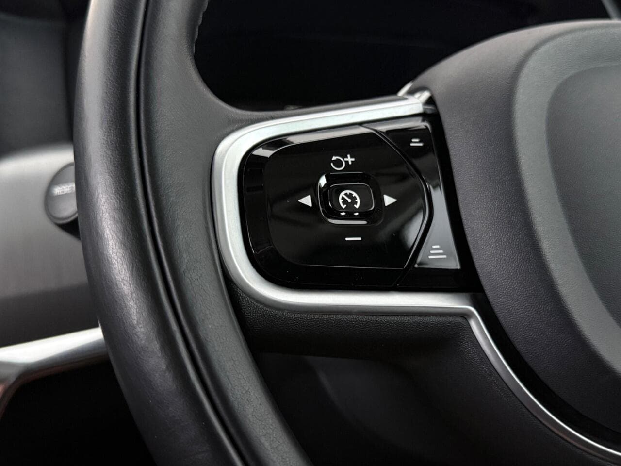 Volvo V90 thumbnail Misc Controls
