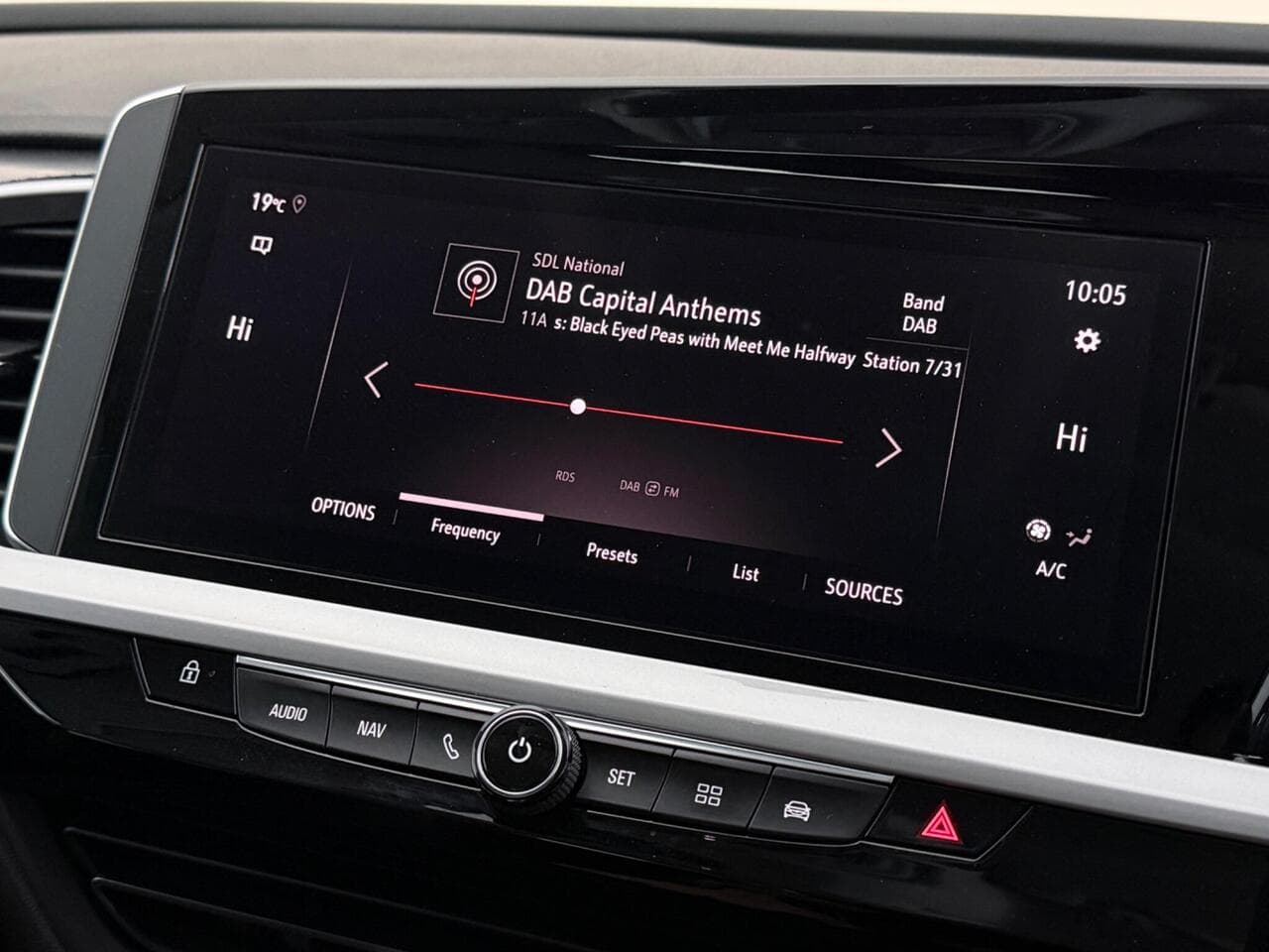 Vauxhall Grandland thumbnail Infotainment System