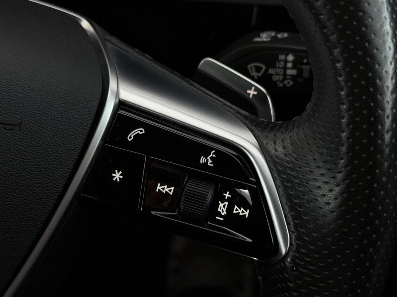 Audi e-tron thumbnail Misc Controls
