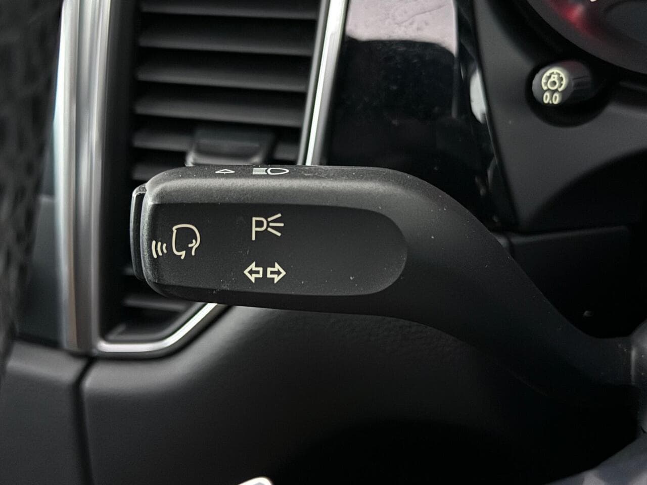 Porsche Macan thumbnail Misc Controls