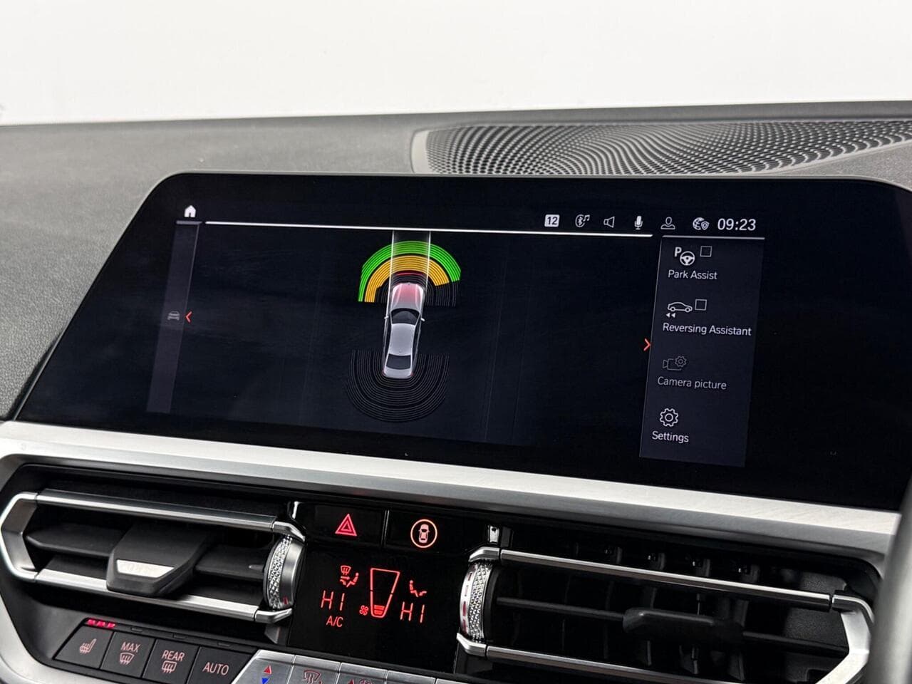 BMW 3 Series thumbnail Infotainment System