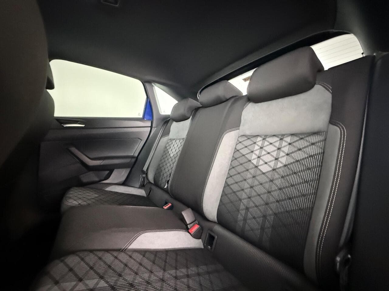 Volkswagen Taigo thumbnail Seats Rear