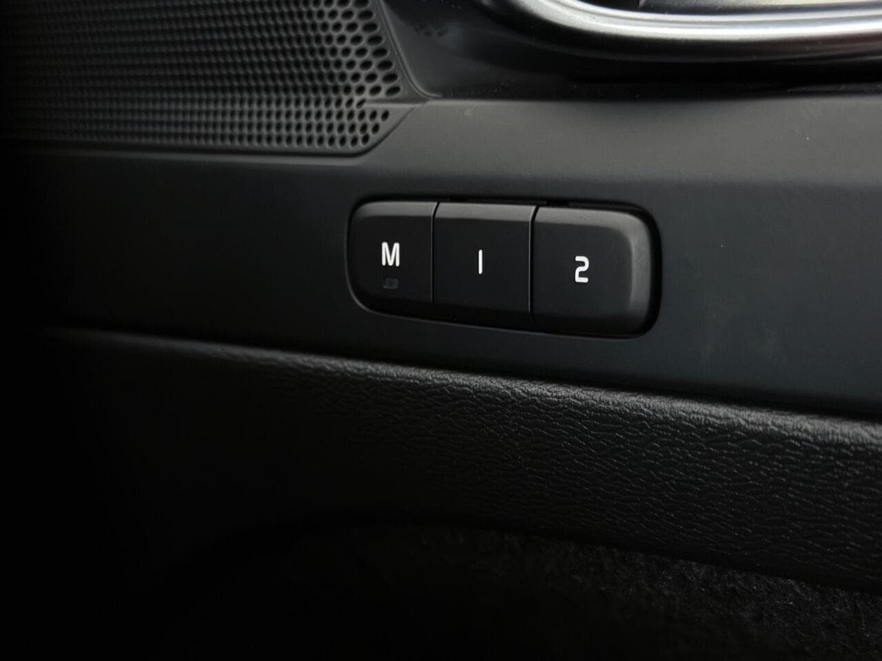 Volvo XC40 thumbnail Misc Controls