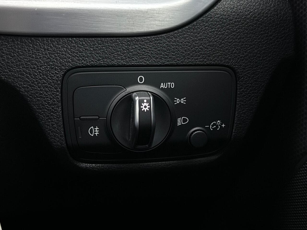 Audi Q2 thumbnail Misc Controls