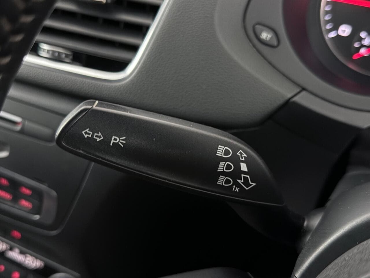 Audi Q3 thumbnail Misc Controls