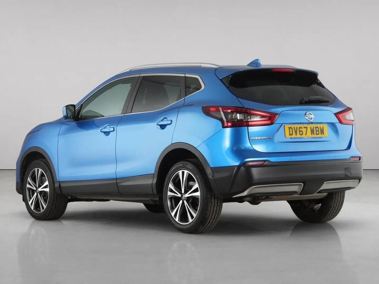 Nissan Qashqai thumbnail Rear Left