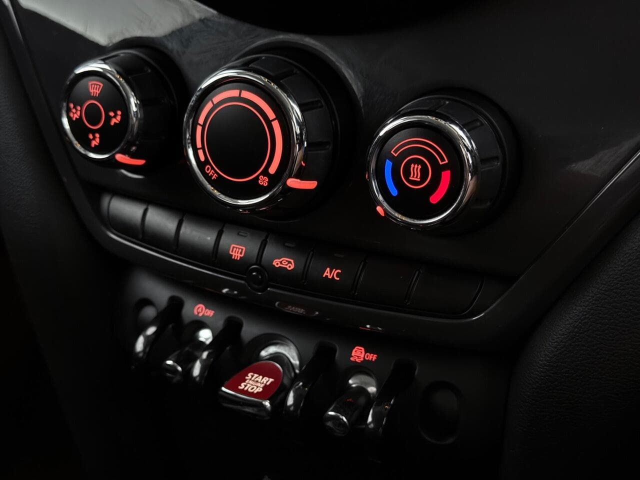 MINI Countryman thumbnail Interior Front