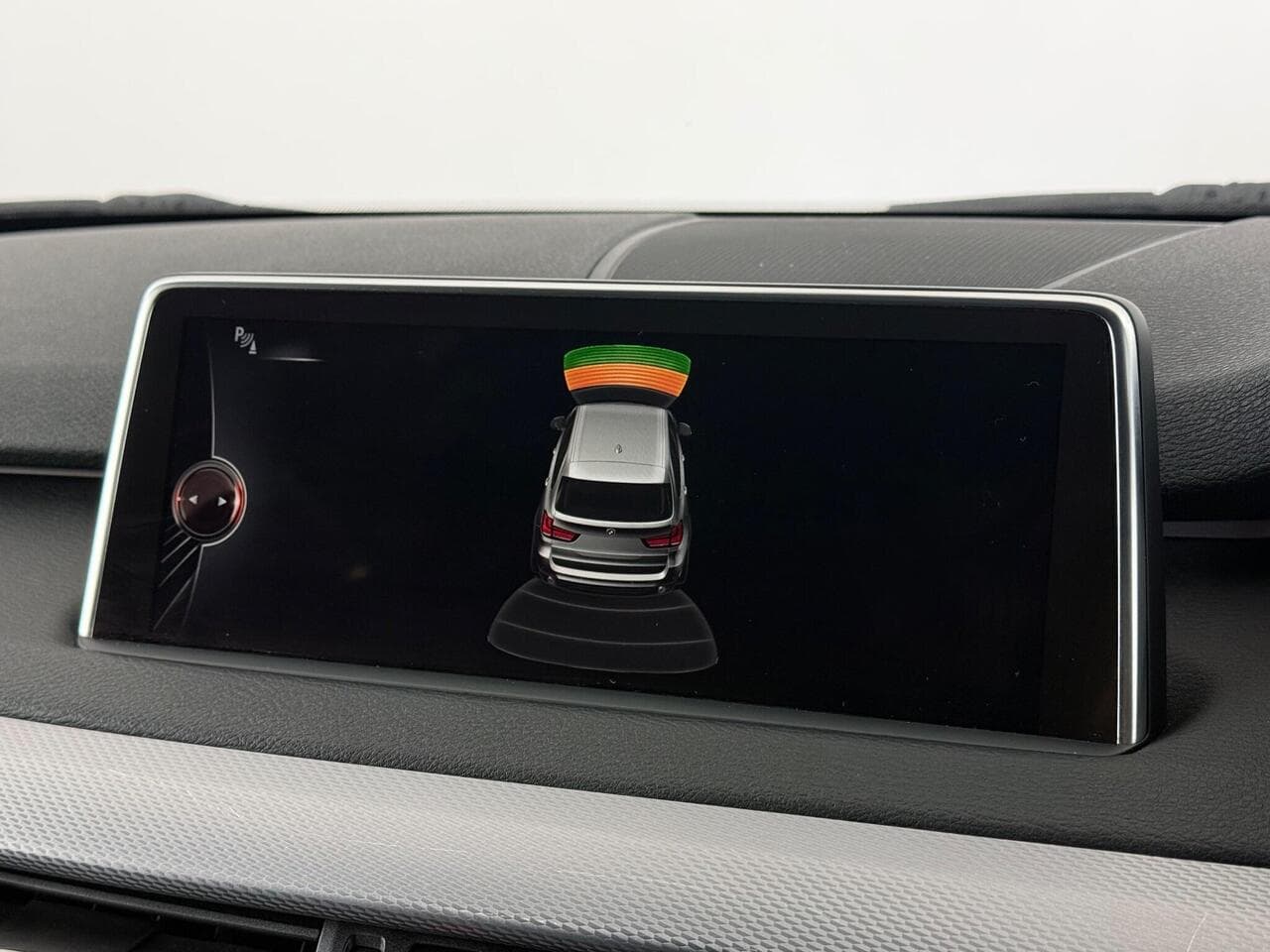 BMW X5 thumbnail Infotainment System