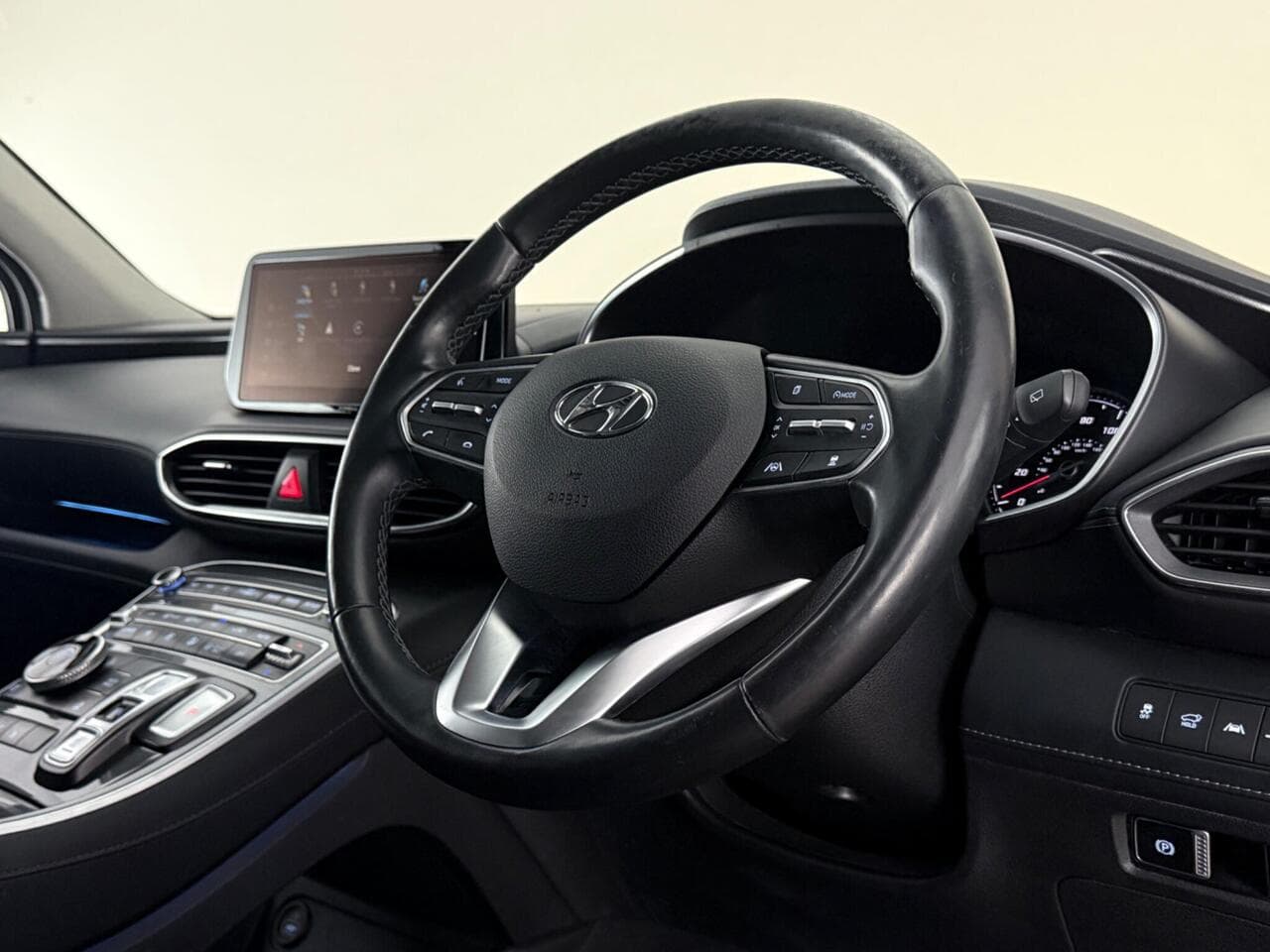 Hyundai Santa Fe thumbnail Steering Wheel