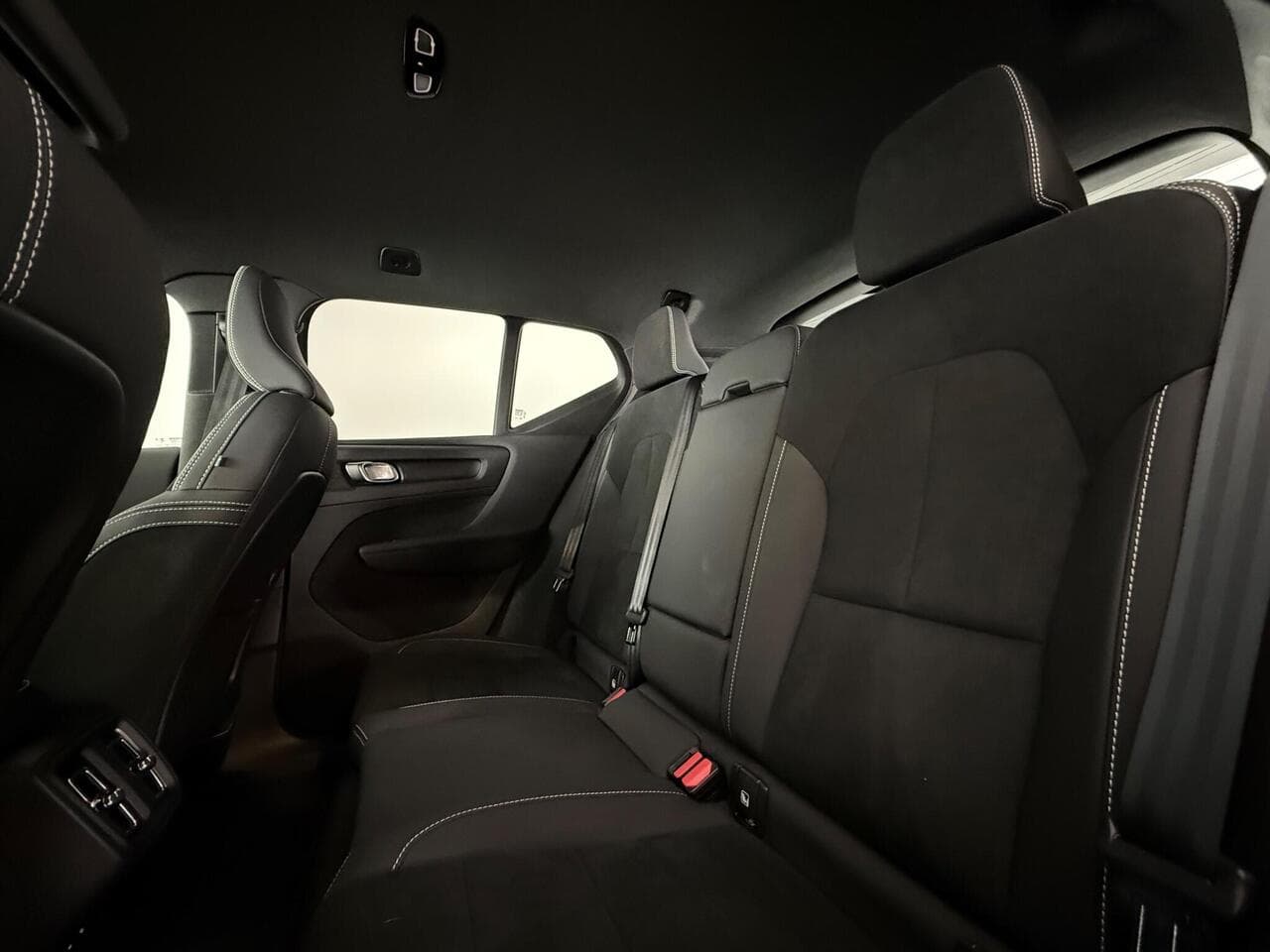 Volvo XC40 thumbnail Seats Rear