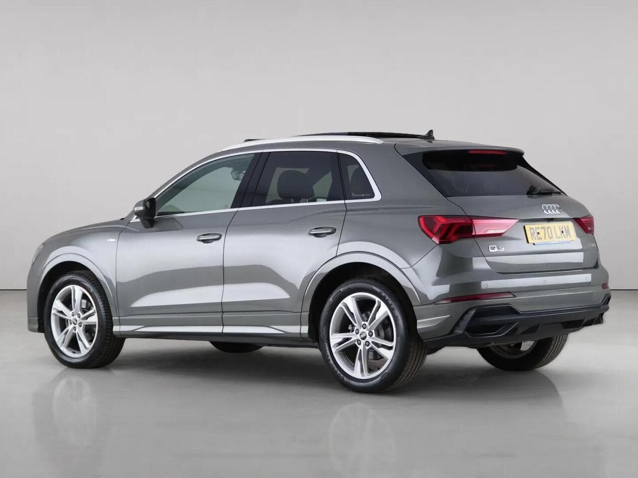 Audi Q3 thumbnail Side Left