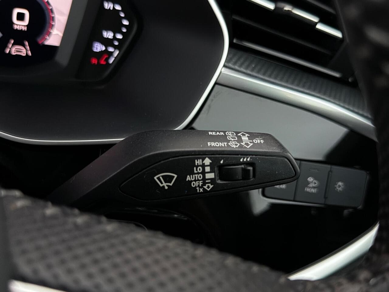 Audi Q3 thumbnail Misc Controls