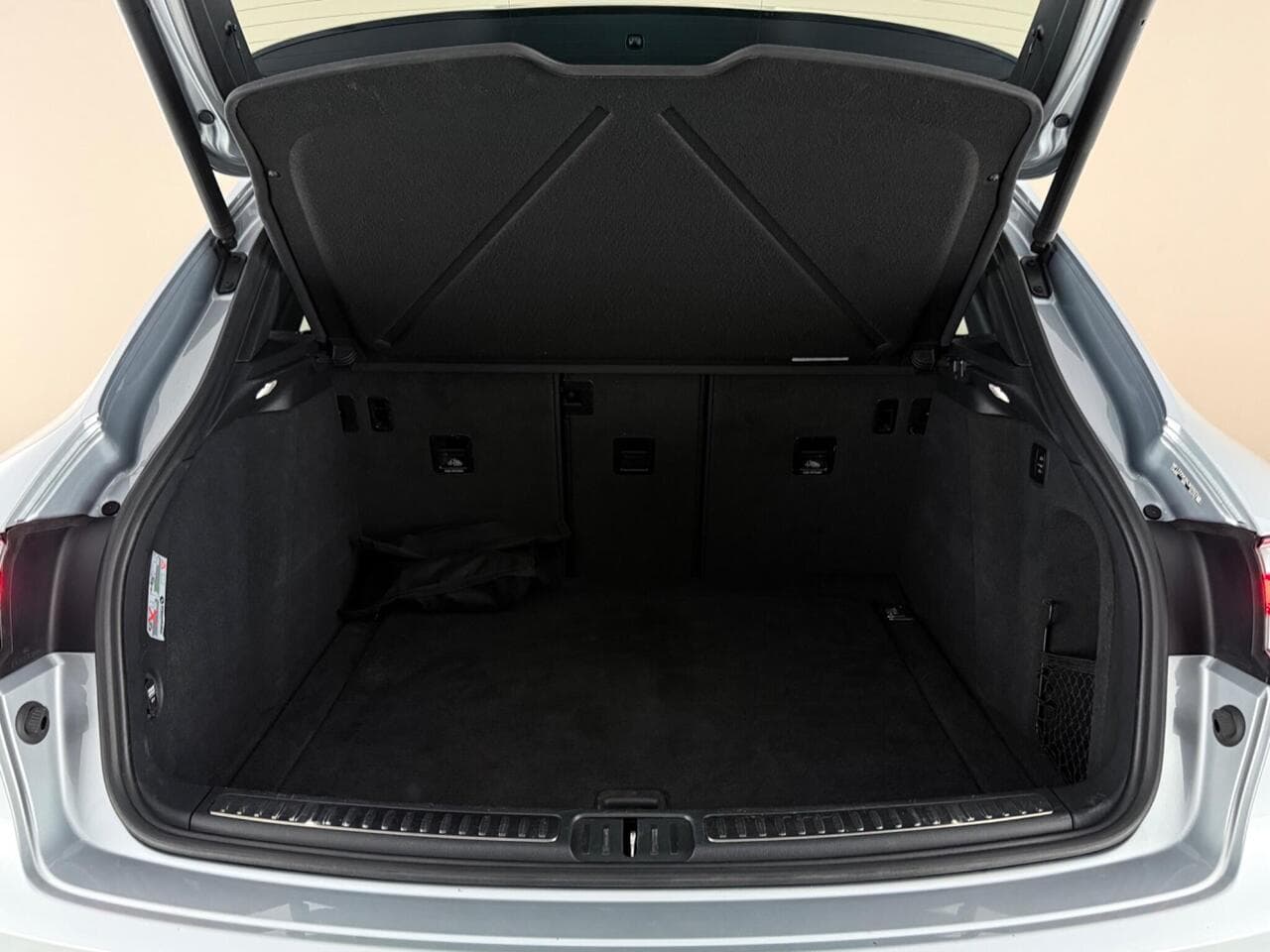 Porsche Macan thumbnail Boot
