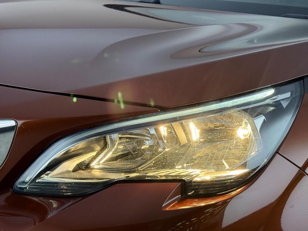 Peugeot 3008 thumbnail Lights Front