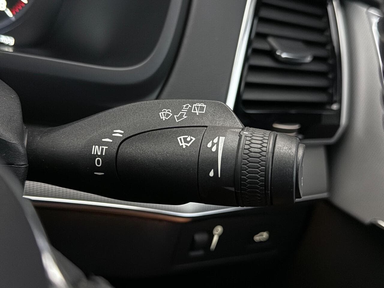 Volvo XC90 thumbnail Misc Controls