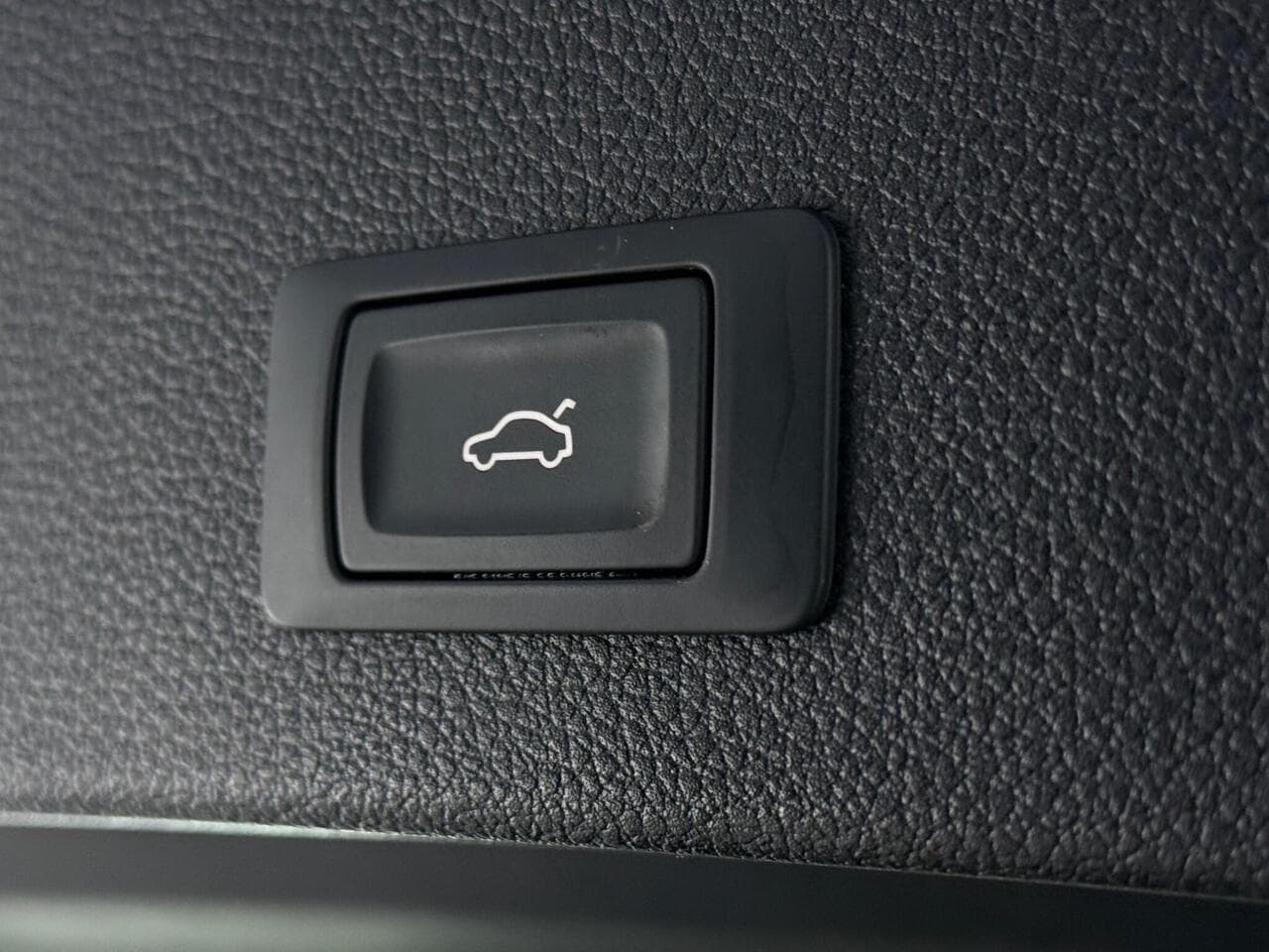 Audi Q2 thumbnail Misc Controls