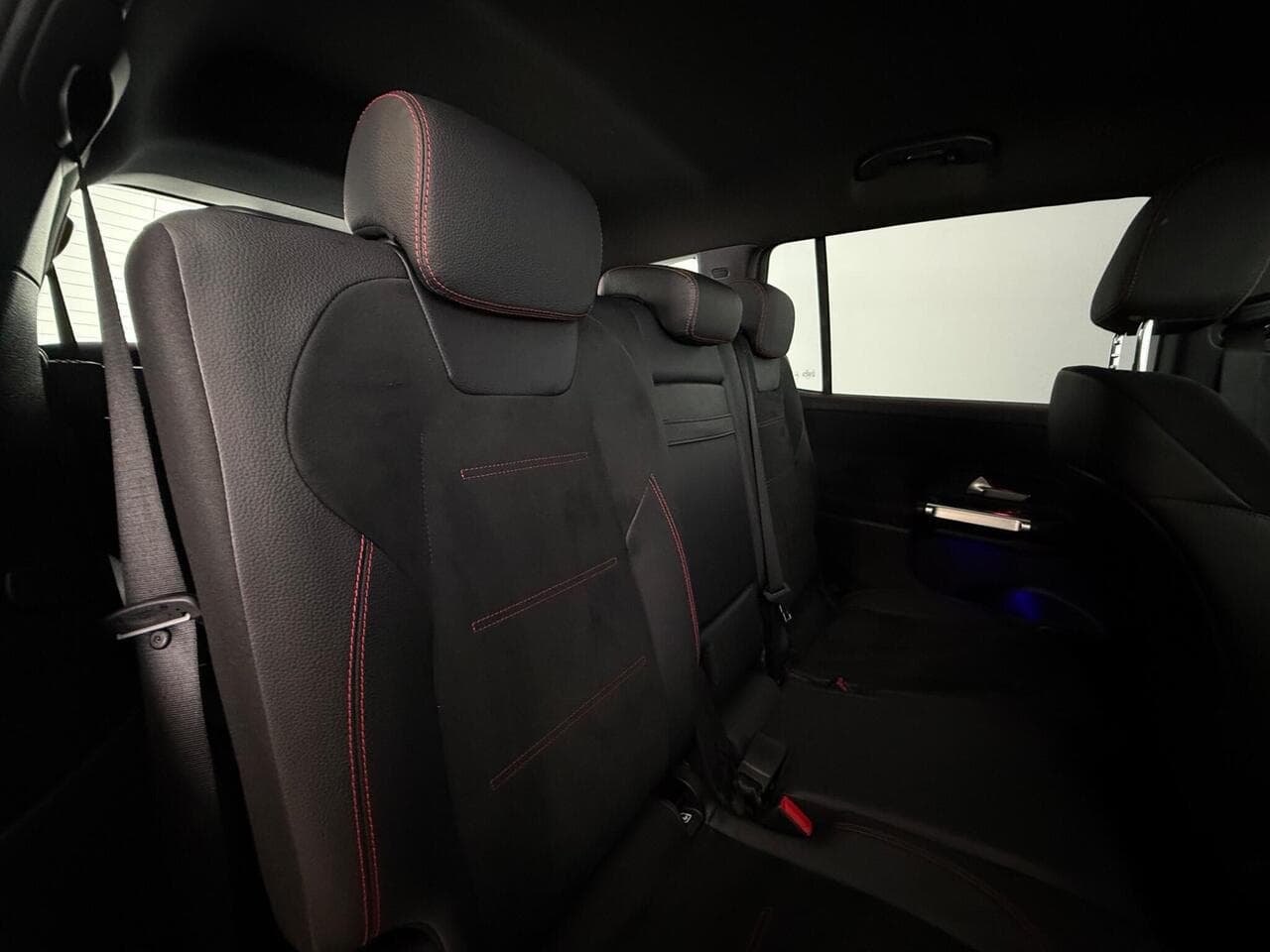 Mercedes-Benz GLB thumbnail Seats Rear