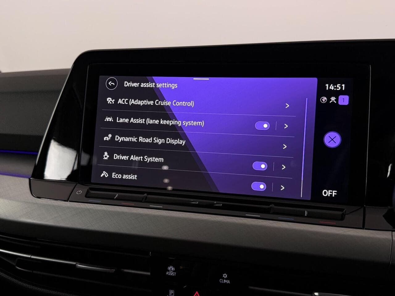 Volkswagen Golf thumbnail Infotainment System