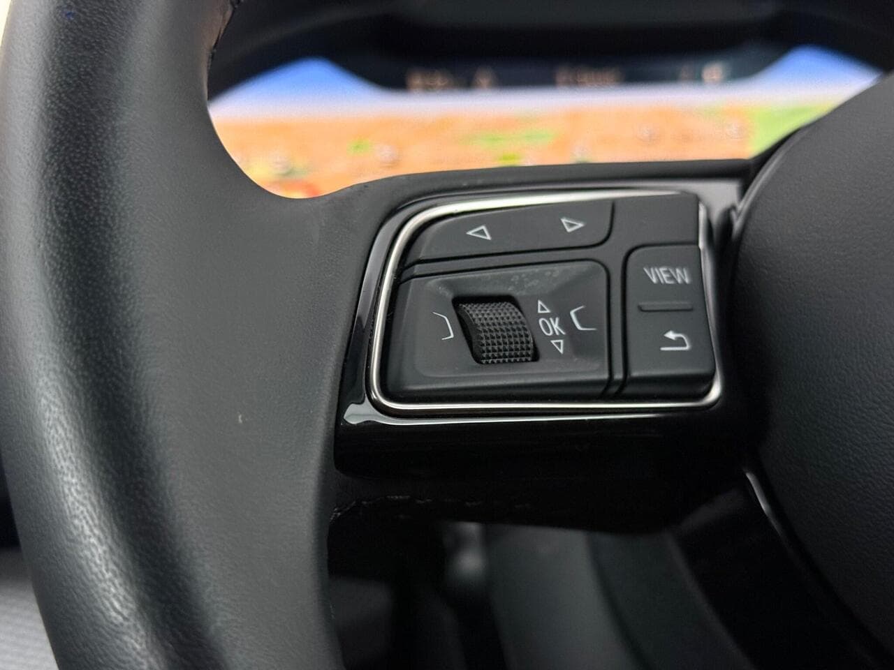 Audi Q2 thumbnail Misc Controls