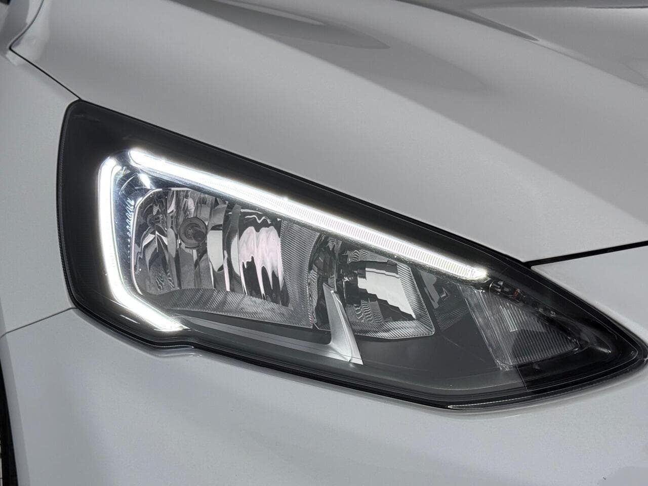 Ford Focus thumbnail Lights Front