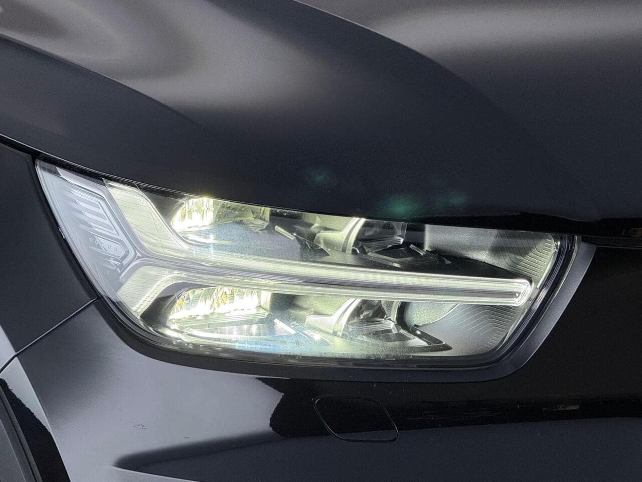 Volvo XC40 thumbnail Lights Front