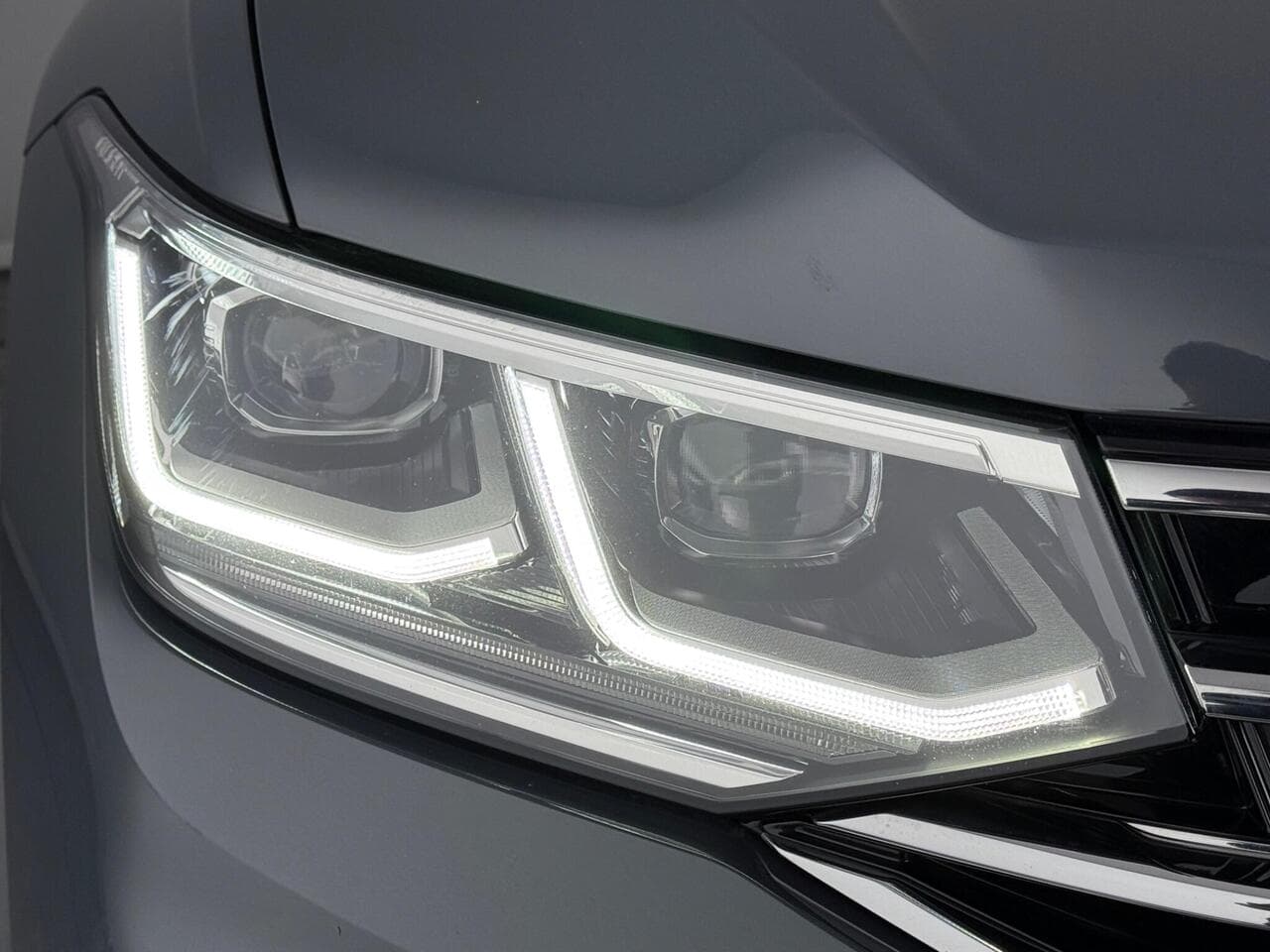 Volkswagen Tiguan thumbnail Lights Front