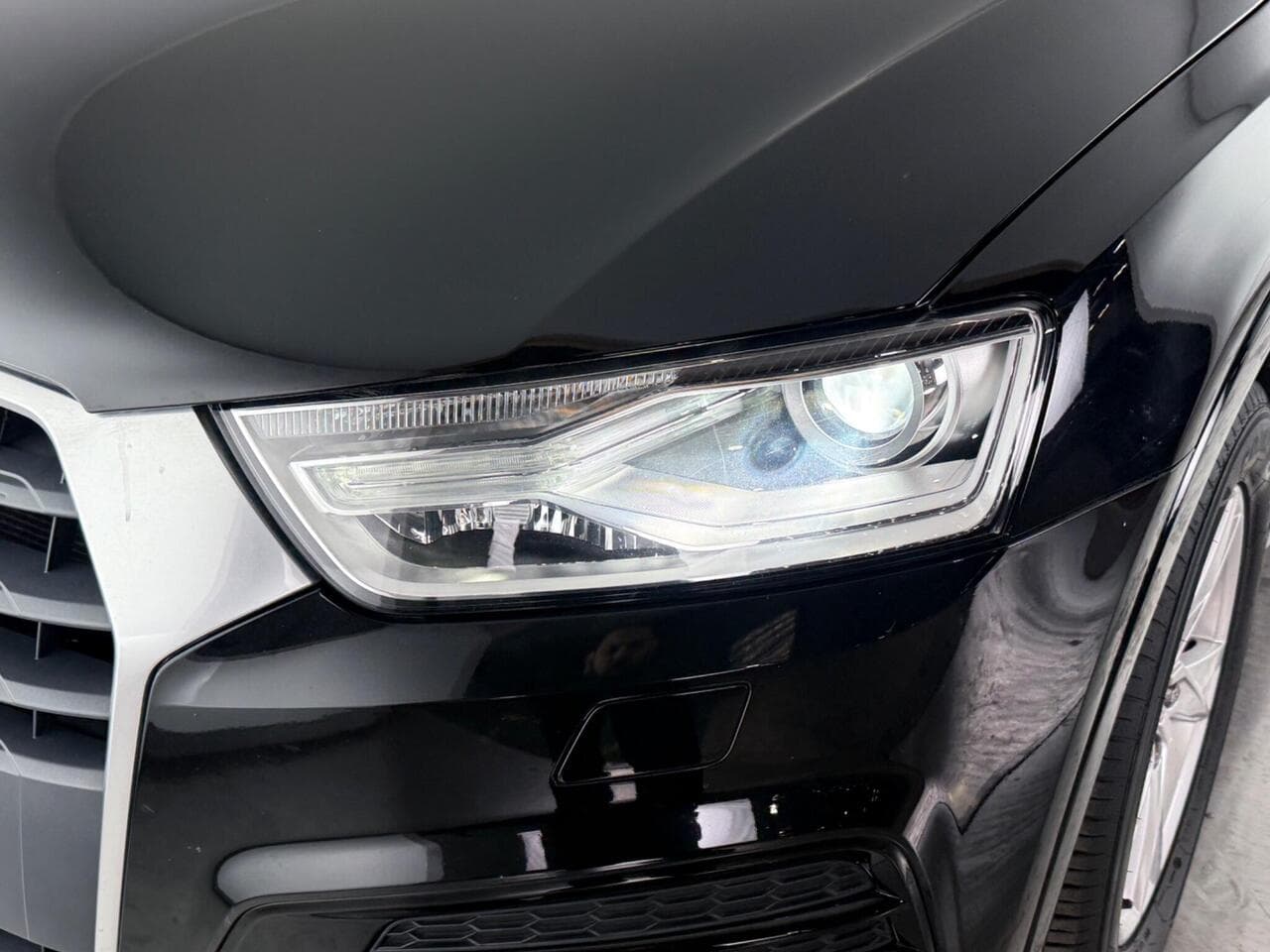 Audi Q3 thumbnail Lights Front
