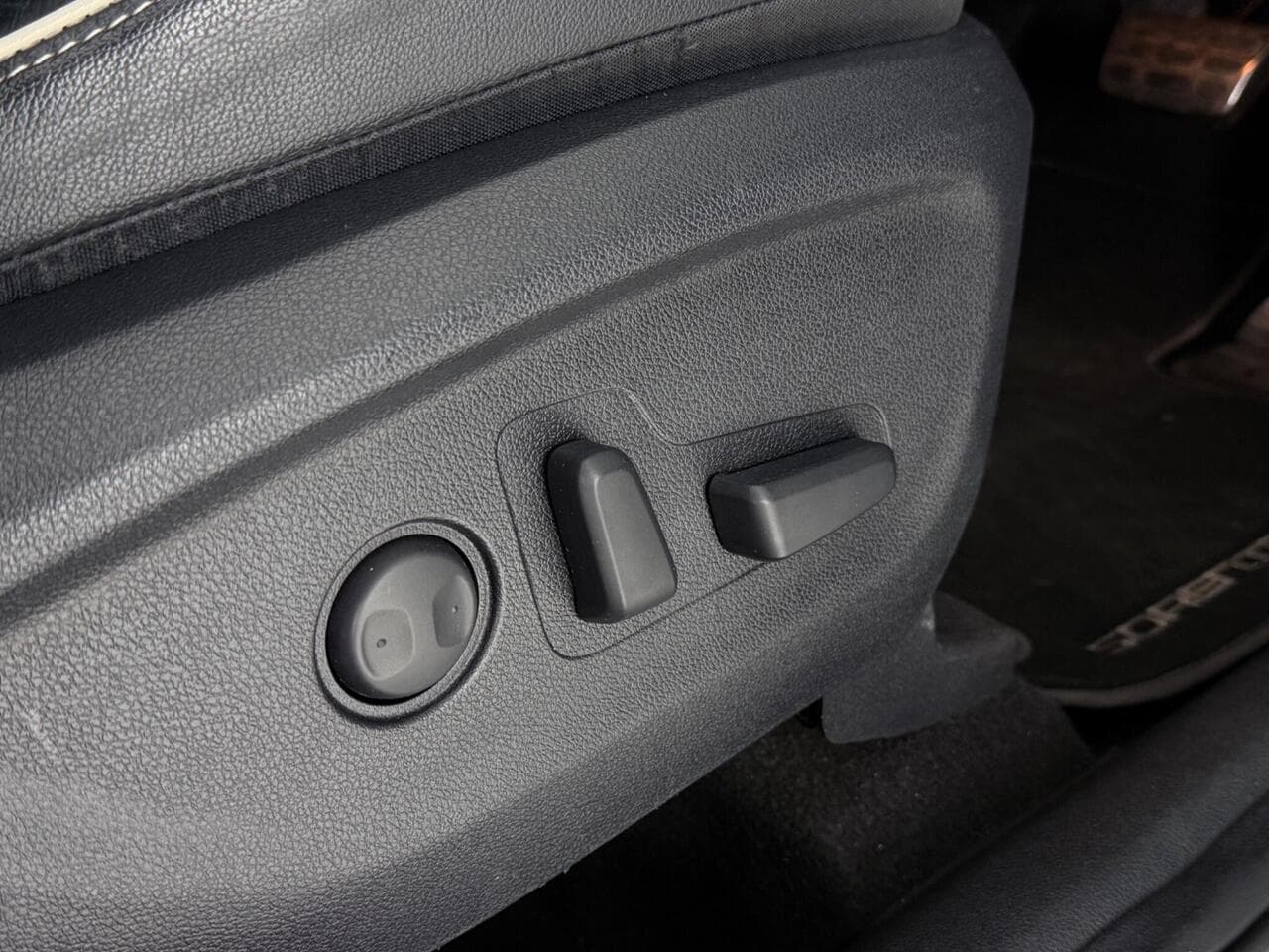 Kia Sorento thumbnail Misc Controls