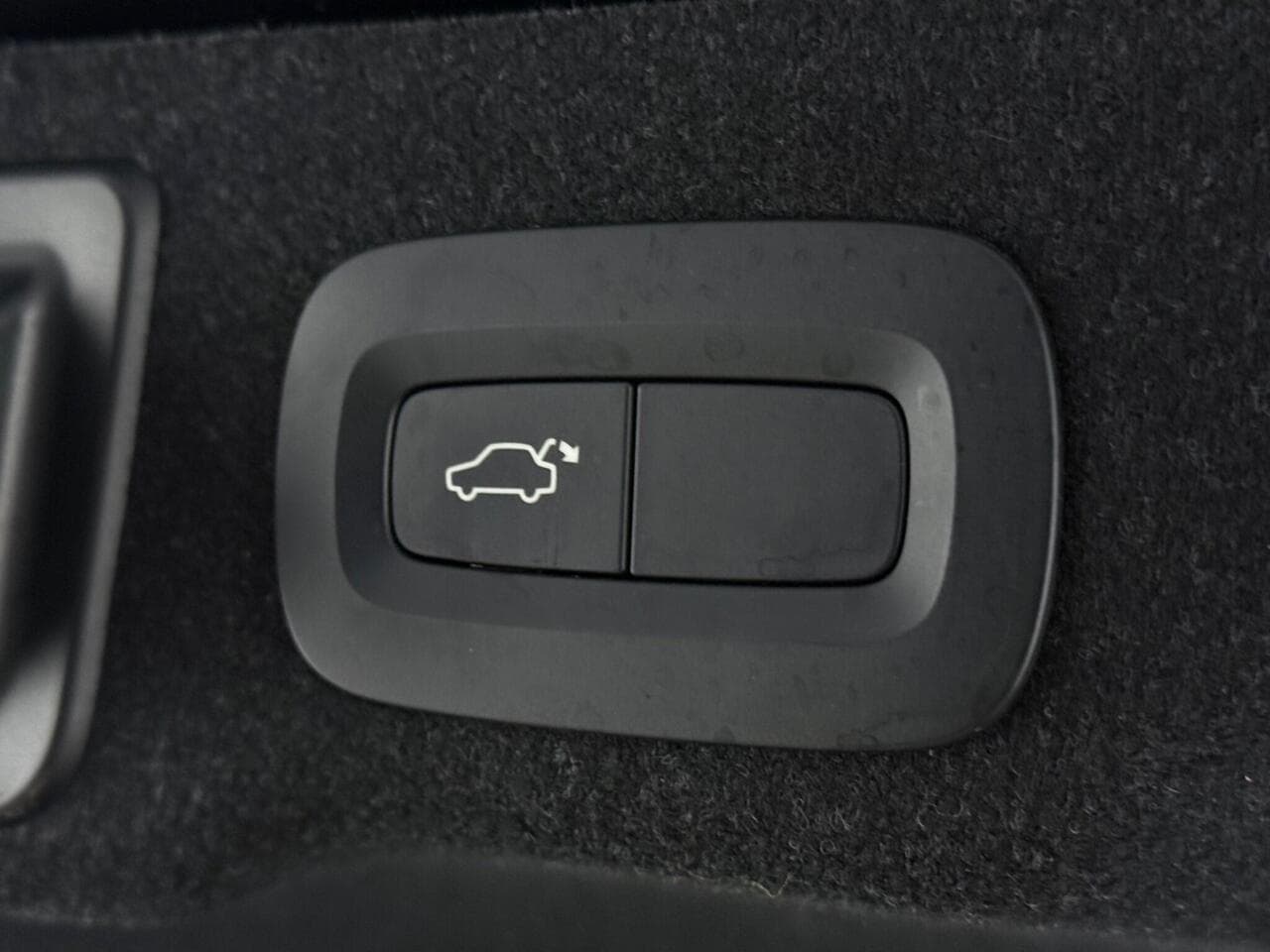 Volvo S90 thumbnail Misc Controls