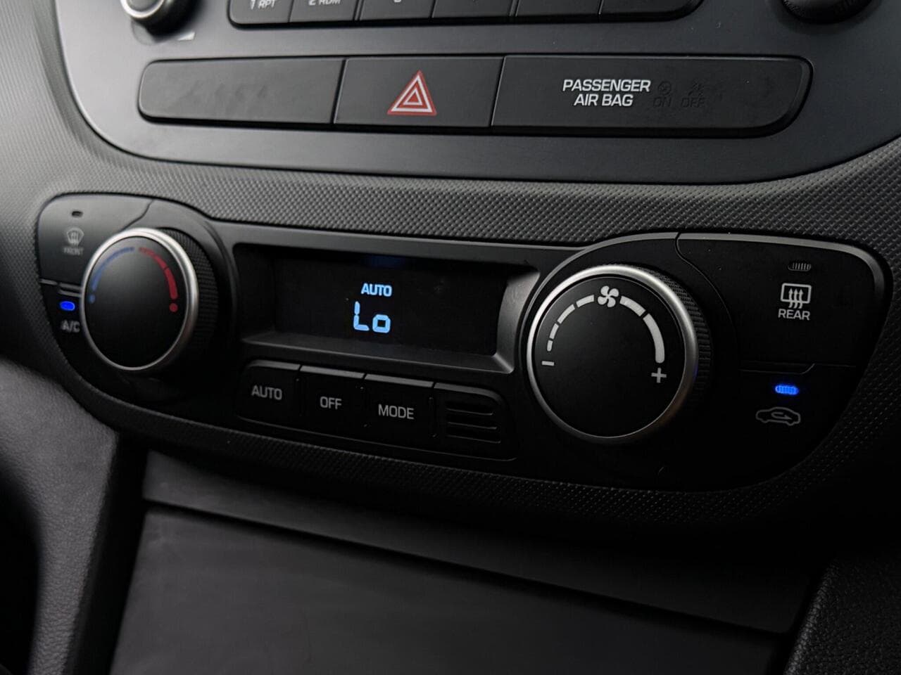 Hyundai i10 thumbnail Misc Controls