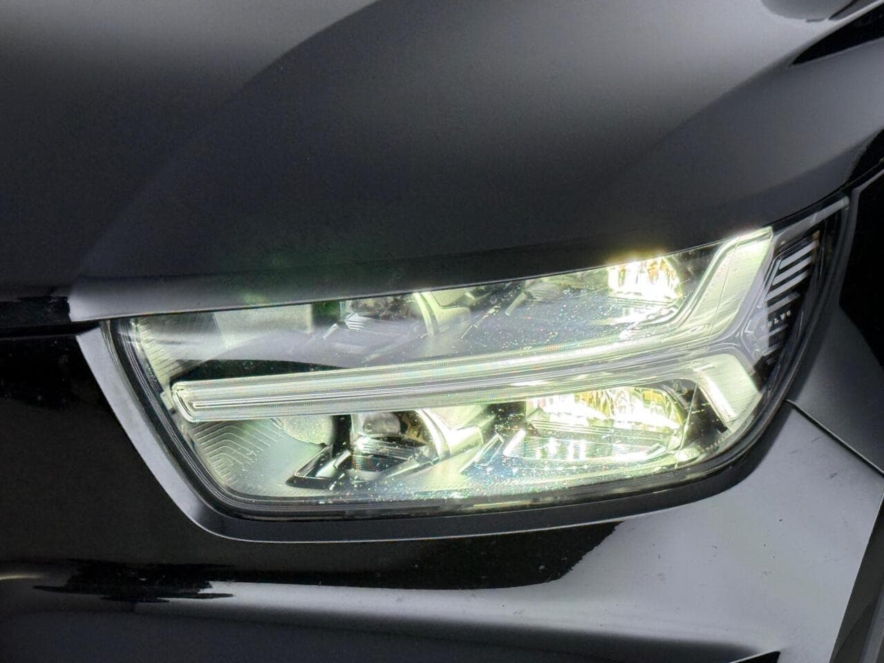 Volvo XC40 thumbnail Lights Front