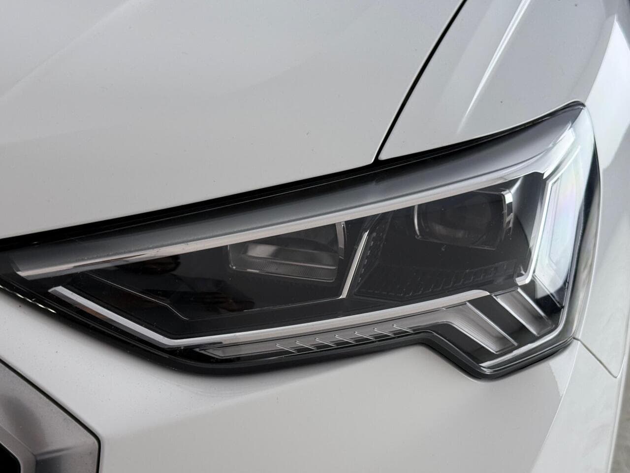 Audi Q3 thumbnail Lights Front