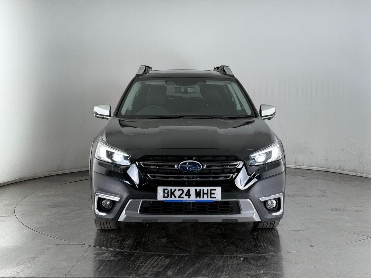 Subaru Outback thumbnail Front