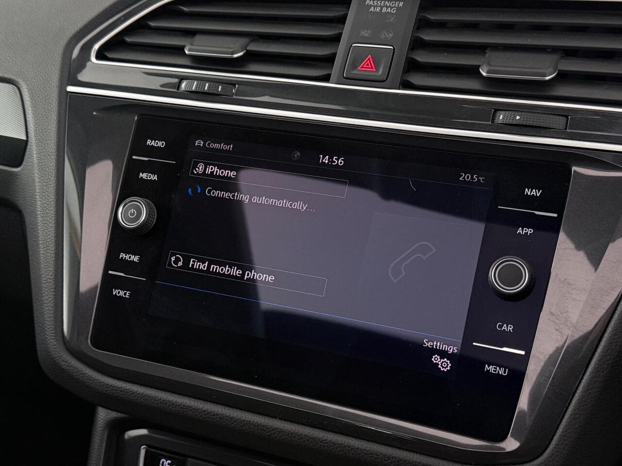 Volkswagen Tiguan thumbnail Infotainment System