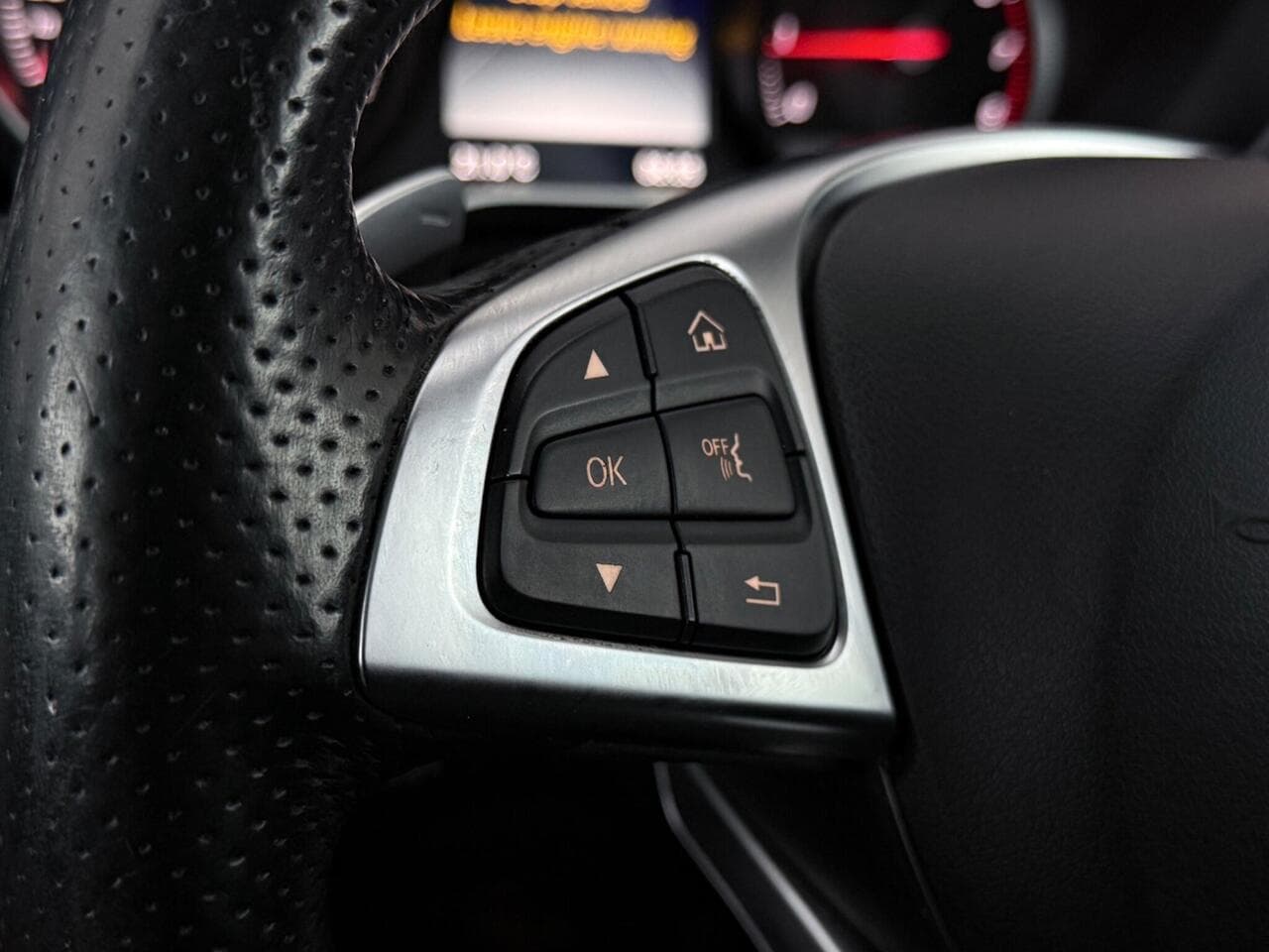 Mercedes-Benz C Class thumbnail Misc Controls