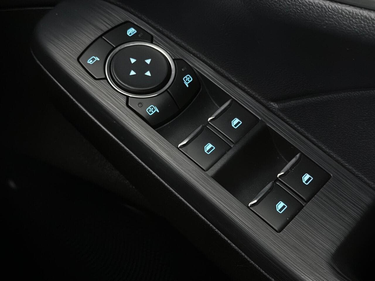 Ford Kuga thumbnail Misc Controls