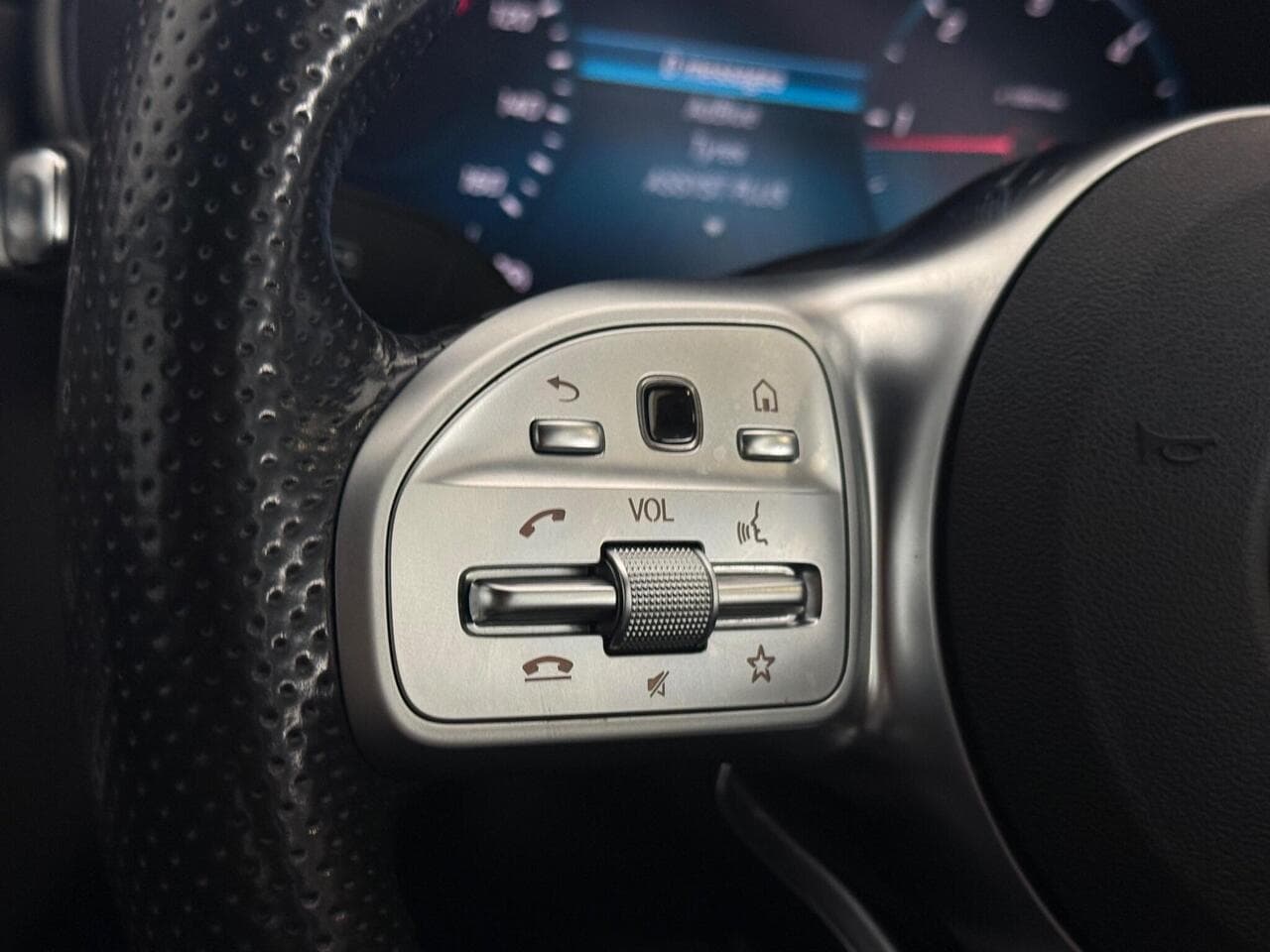Mercedes-Benz C Class thumbnail Misc Controls