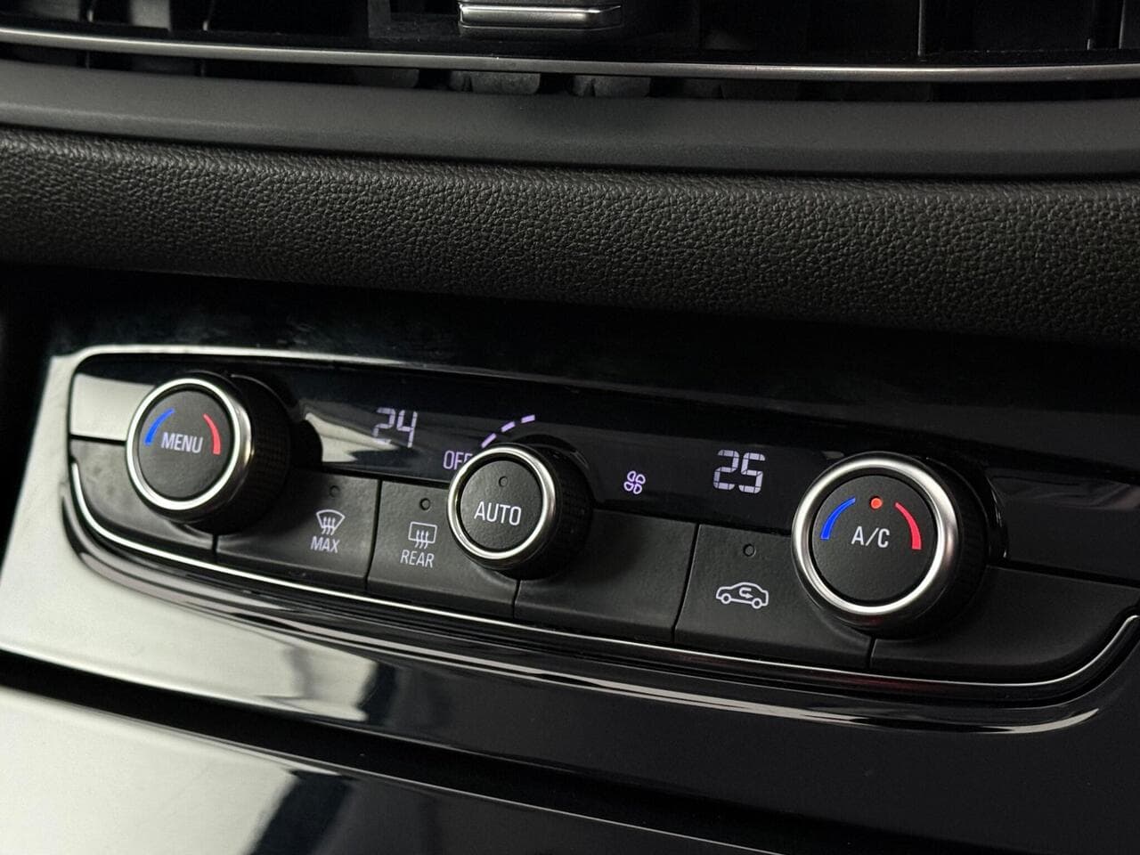 Vauxhall Grandland thumbnail Misc Controls