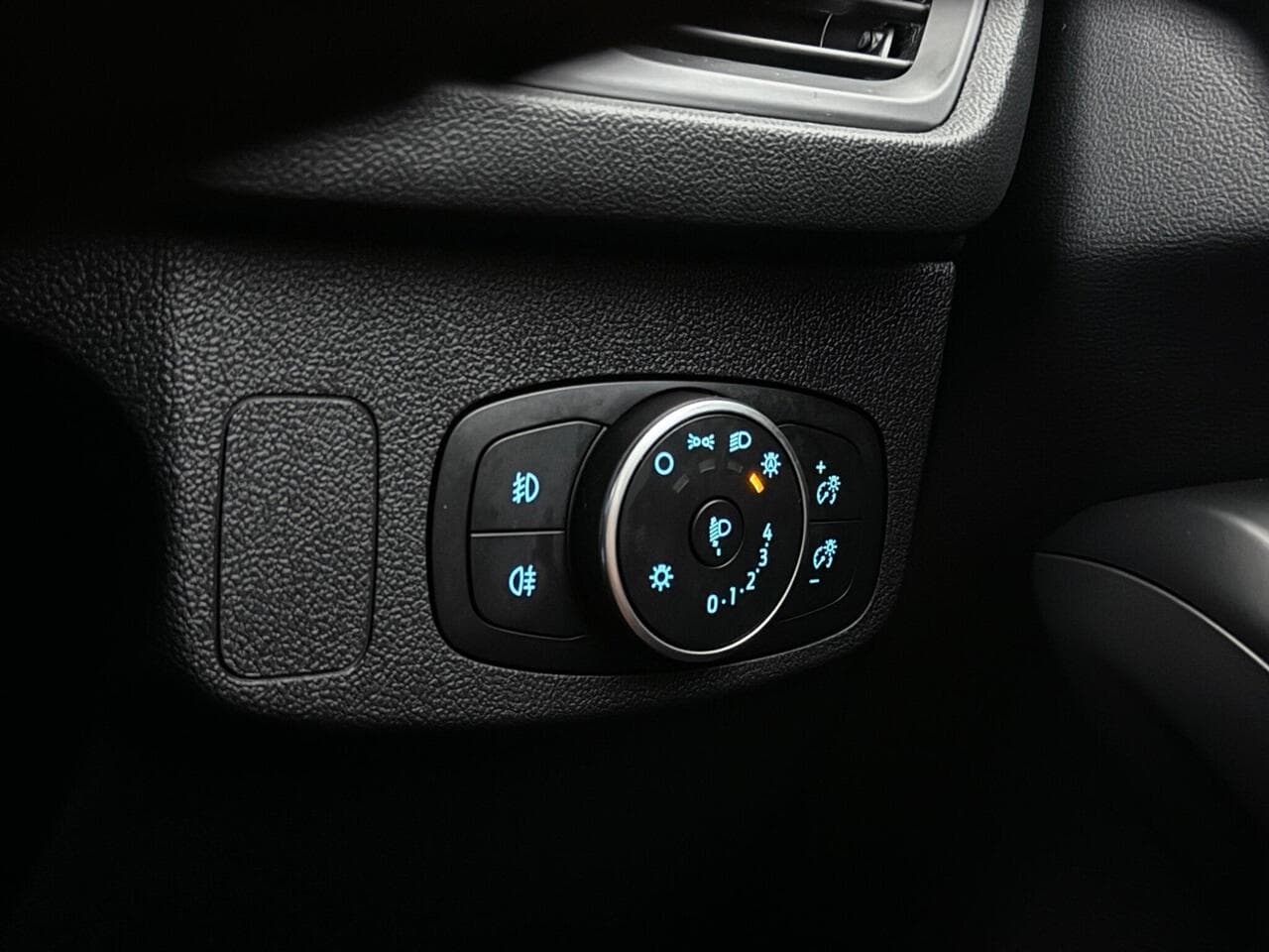 Ford Focus thumbnail Misc Controls