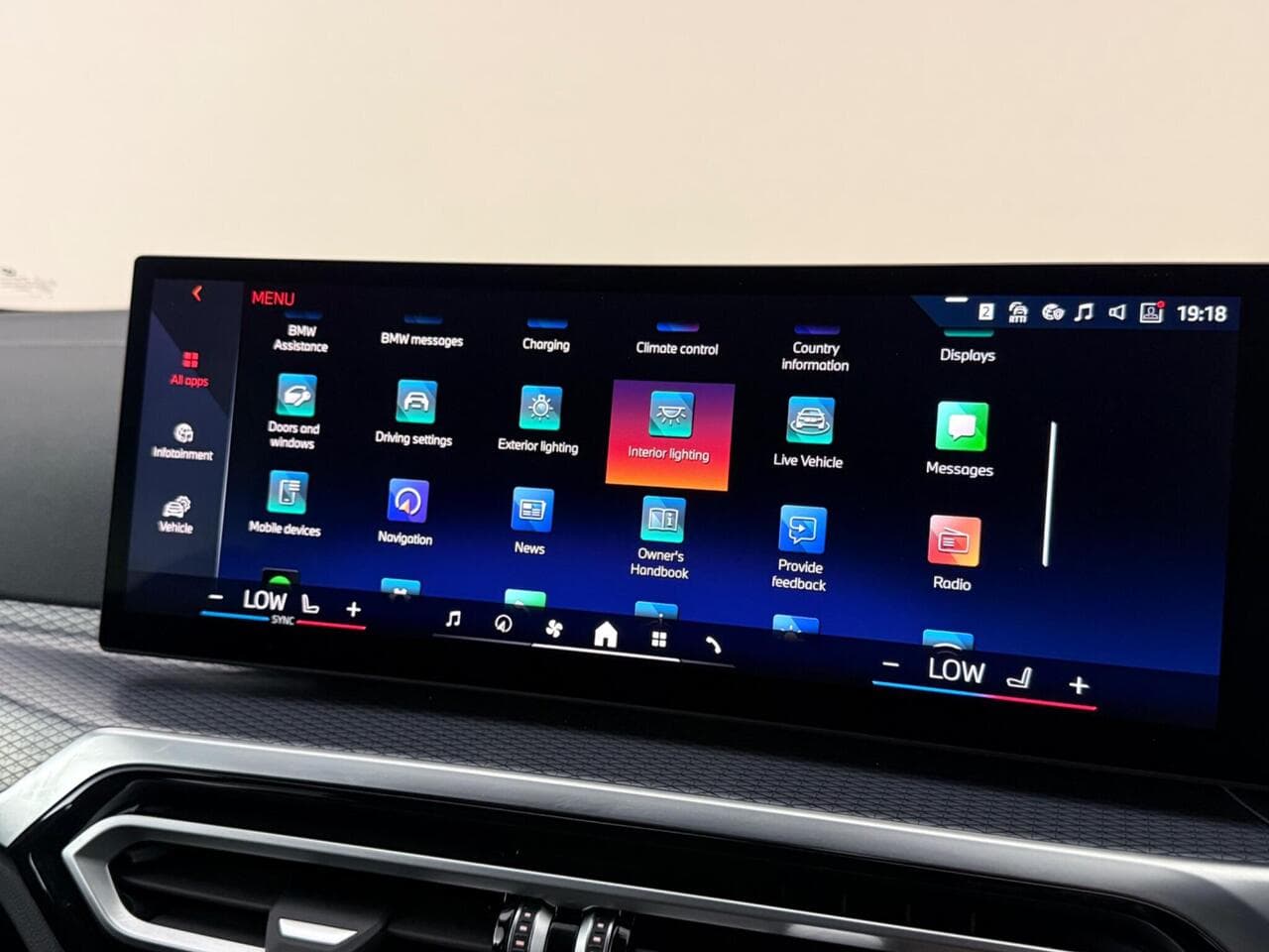 BMW i4 thumbnail Infotainment System