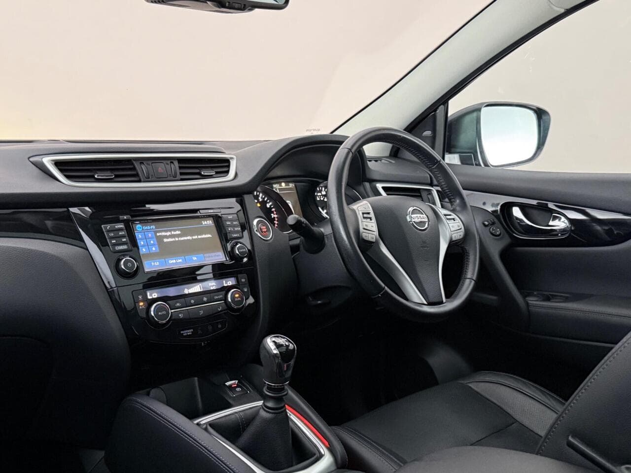 Nissan Qashqai thumbnail Interior Front