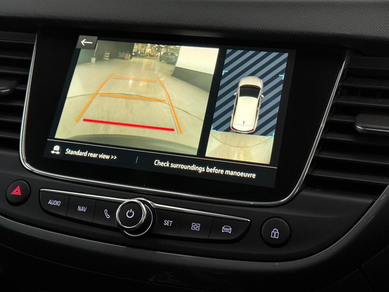 Vauxhall Crossland thumbnail Infotainment System