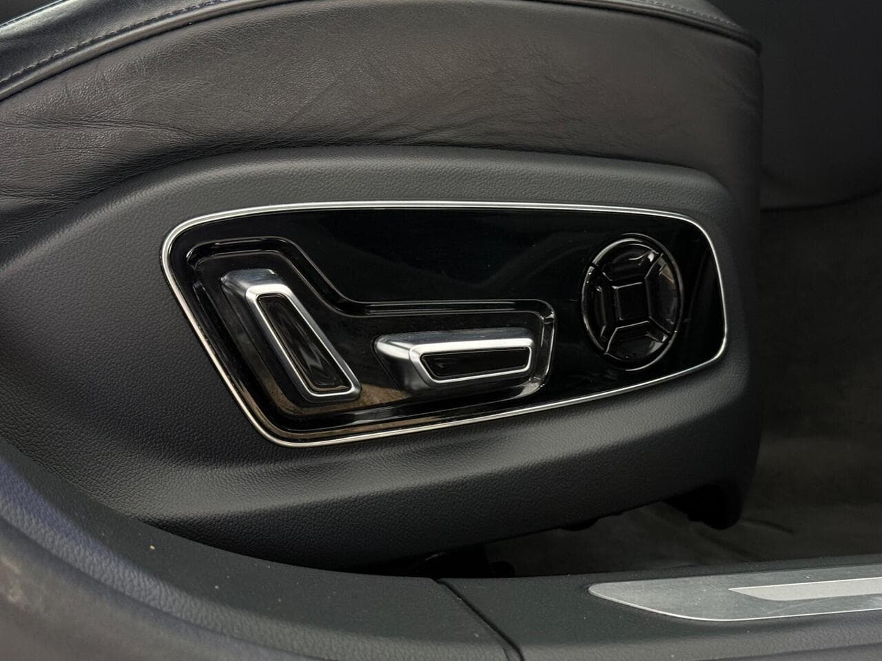Audi A8 thumbnail Misc Controls