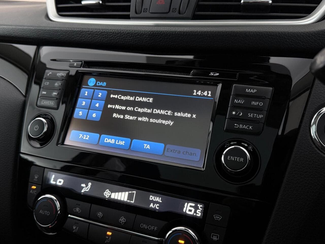 Nissan Qashqai thumbnail Infotainment System