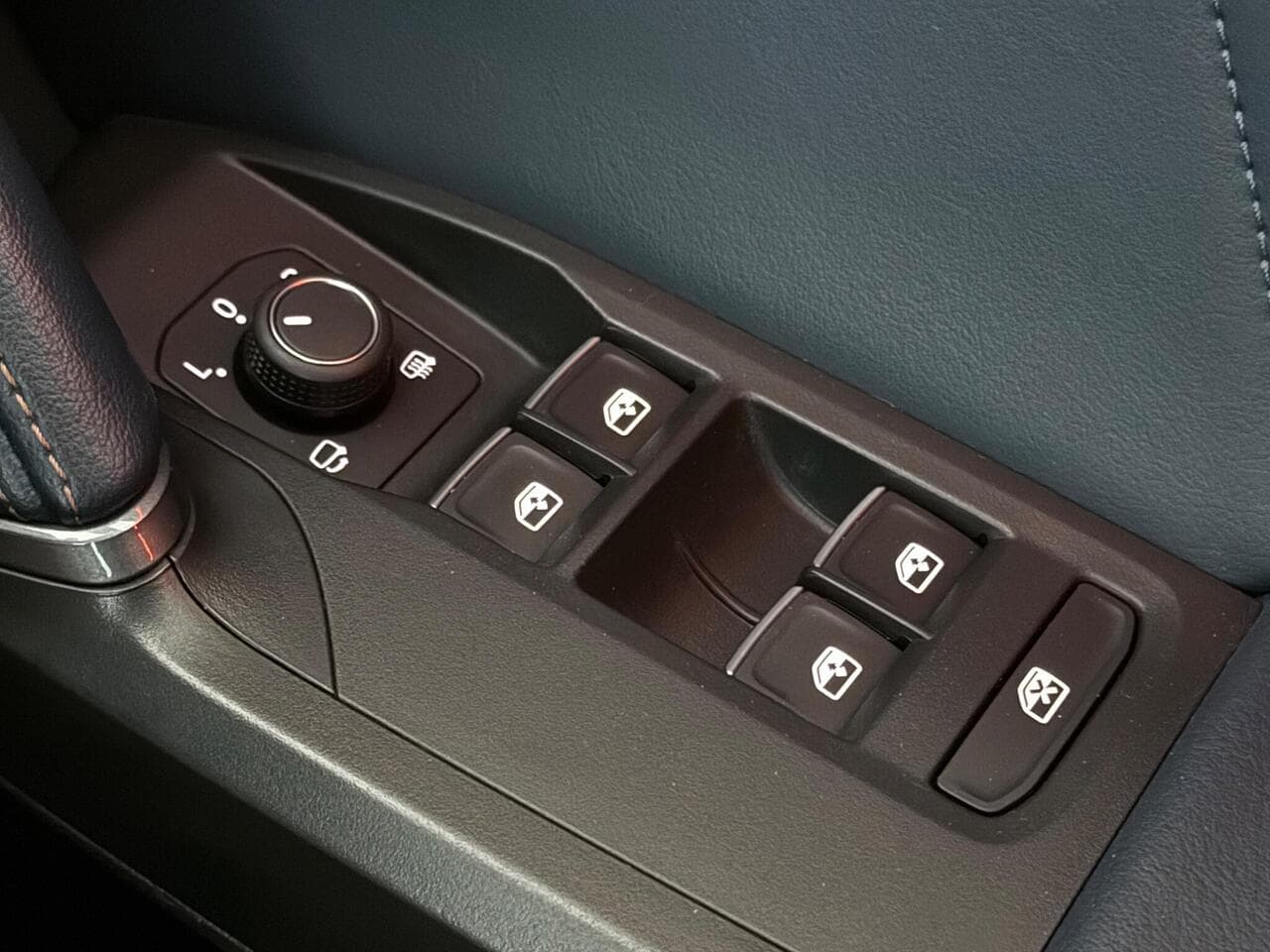 CUPRA Formentor thumbnail Misc Controls