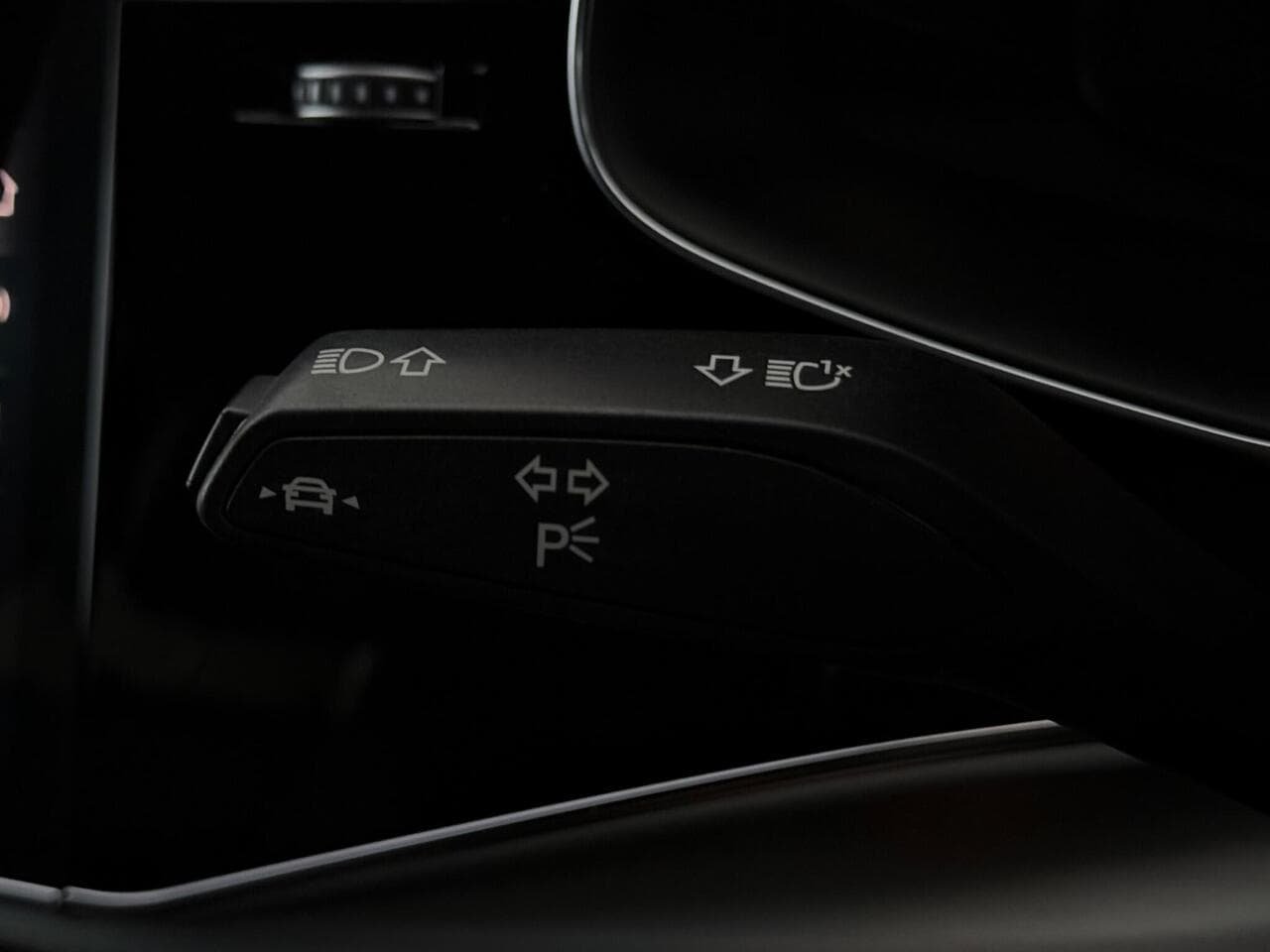 Audi Q8 thumbnail Misc Controls
