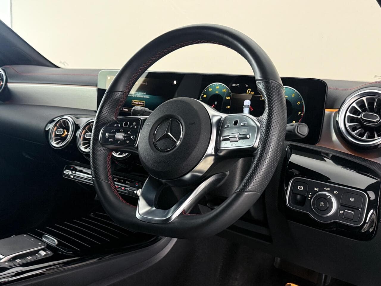 Mercedes-Benz CLA thumbnail Steering Wheel